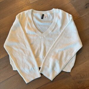 Divided White Cropped V-Neck Sweater in M